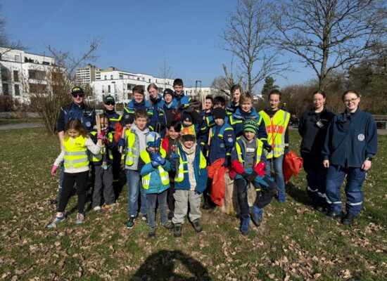 Gruppenbild der THW Jugend anlässlich des Frühjahrsputzes